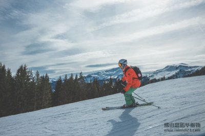 來看啦喂！教你如何選購滑雪服